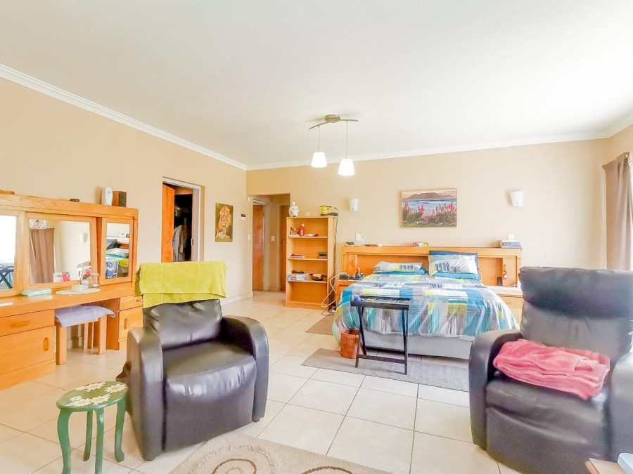 7 Bedroom Property for Sale in Parklands Western Cape